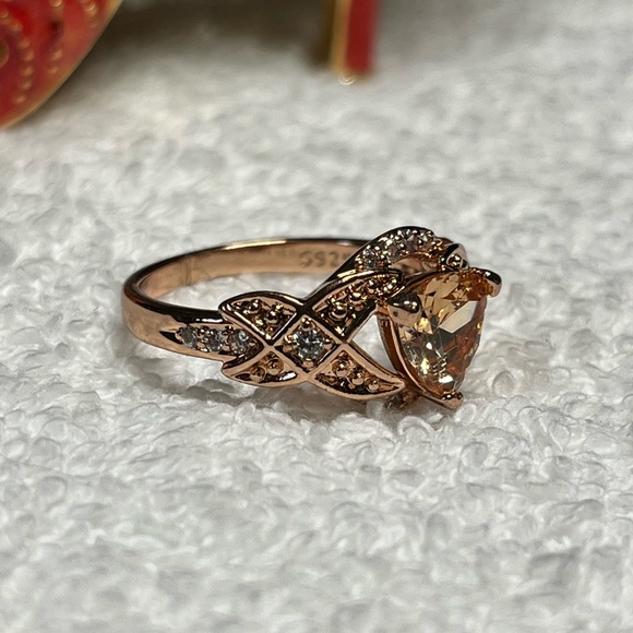 🍑Stunning peach colored rhinestone ring -trillion NWOT - Picture 4 of 12